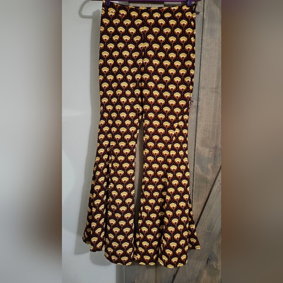 NASTY GAL Petite 70'S Print Woven Flare. Size 4 - Picture 11 of 11